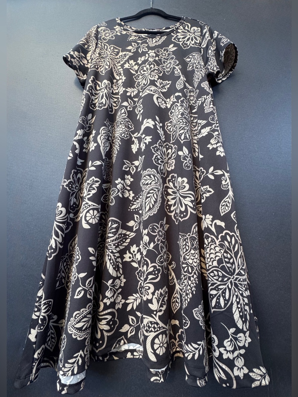 Lularoe Black and Cream Floral Dress 2XL - Picture 5 of 9